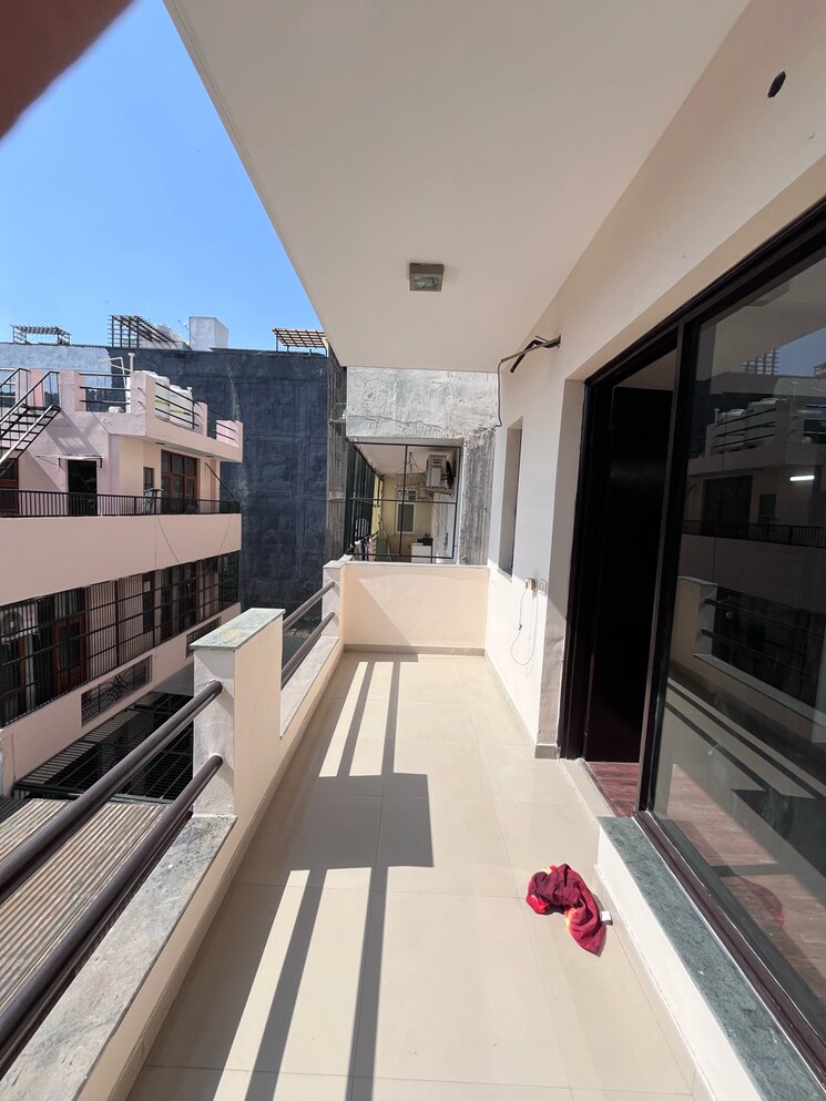 Balcony, sushant lok i 3.5 Bedroom 2708 Sq.Ft. Builder Floor In Sushant Lok I Gurgaon 8977019