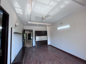 Room in 3.5 BHK Builder Floor at Sushant Lok I – for Rent