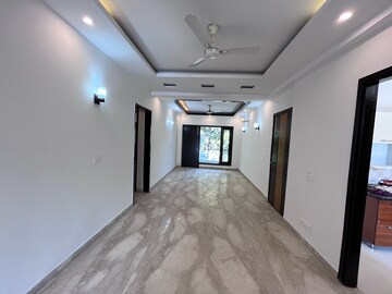 Building Lobby in 3.5 BHK Builder Floor at Sushant Lok I – for Rent
