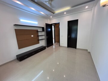 Room in 3.5 BHK Builder Floor at Sushant Lok I – for Rent