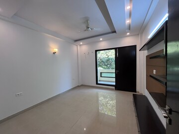 Room in 3.5 BHK Builder Floor at Sushant Lok I – for Rent