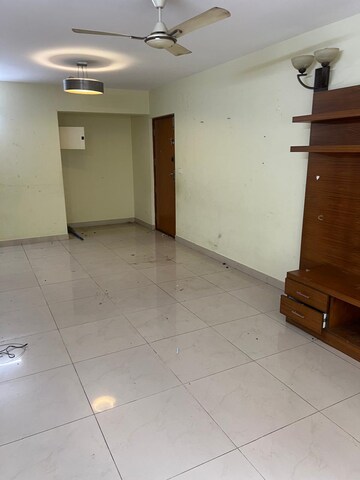 Room in 3 BHK Apartment at Embassy Habitat, Palace Road – for Sale