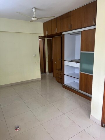 Room in 3 BHK Apartment at Embassy Habitat, Palace Road – for Sale