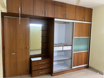 Room in 3 BHK Apartment at Embassy Habitat, Palace Road – for Sale