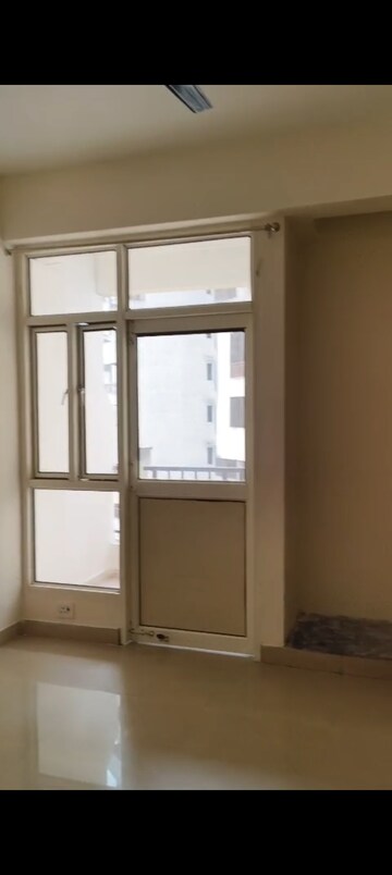 Room in 2 BHK Apartment at Supertech EcoVillage III, Sector 16b Greater Noida – for Rent