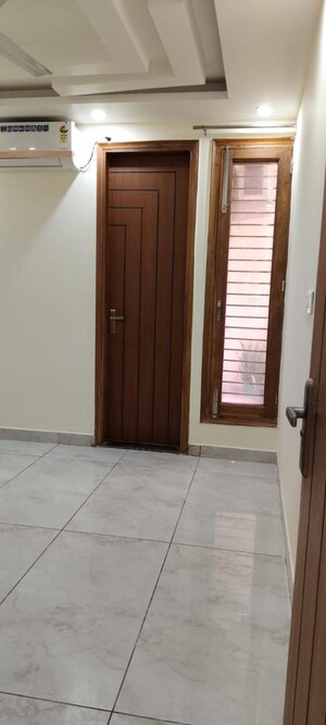 Room in 4 BHK Builder Floor at Unitech South City 1, South City 1 – for Sale