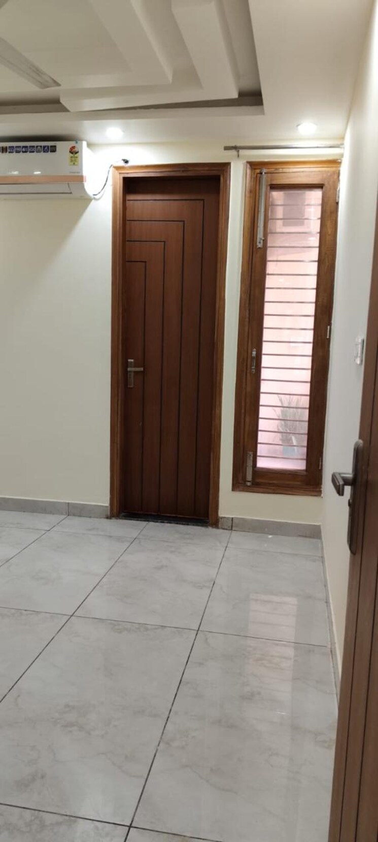 Room, unitech-south-city-1 4 Bedroom 500 Sq.Yd. Builder Floor In South City 1 Gurgaon 8977073