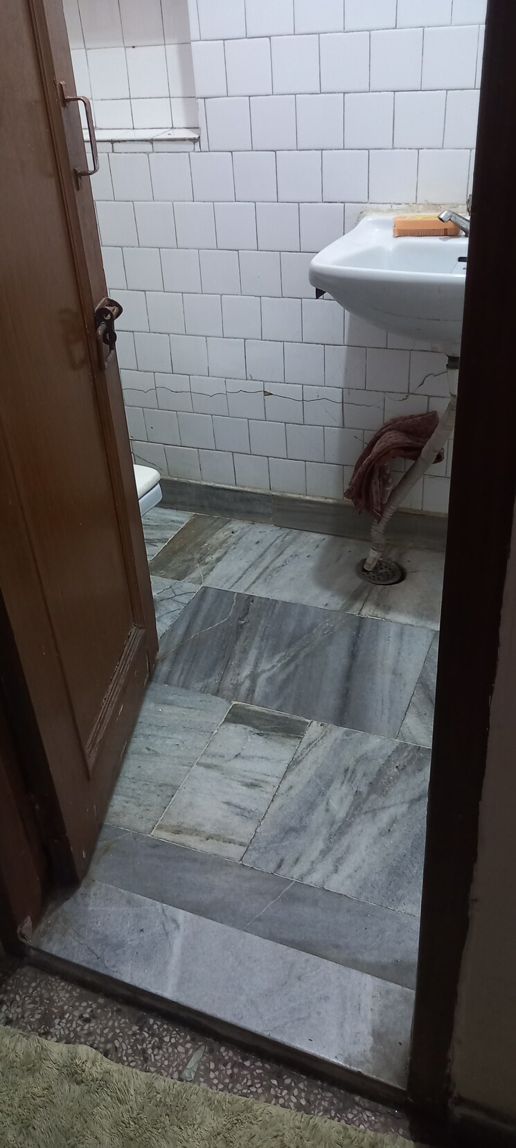 Attached Bathroom, ip extension 1 RK 500 Sq.Ft. Apartment In Ip Extension Delhi 8977086