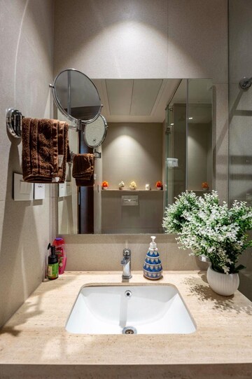 Bathroom in 4 BHK Builder Floor at Unitech South City 1, South City 1 – for Sale