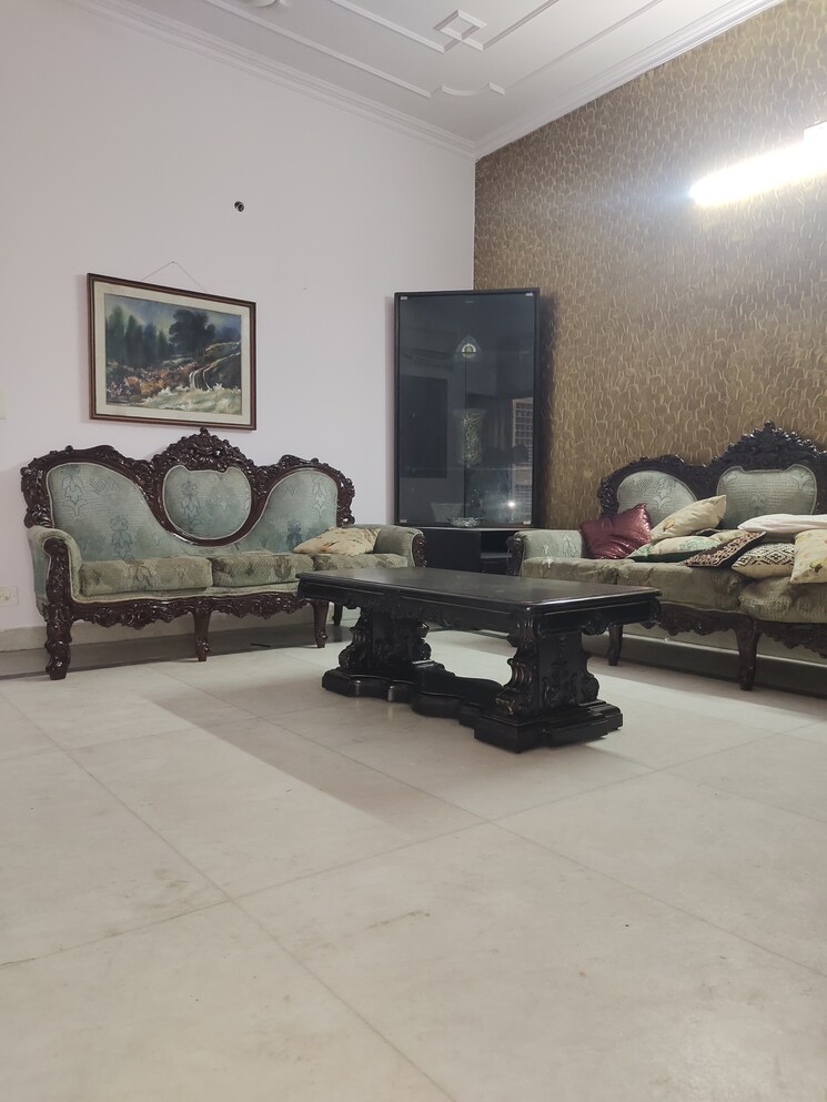 Gym, lajpat nagar 4 2 Bedroom 900 Sq.Ft. Builder Floor In Lajpat Nagar 4 Delhi 8977105