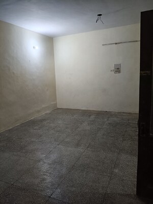 Room in 6 BHK Independent House at New Friends Colony – for Sale