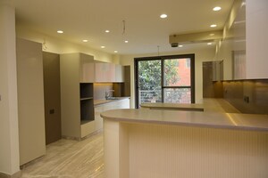 Room in 4 BHK Builder Floor at Unitech South City 1, South City 1 – for Sale