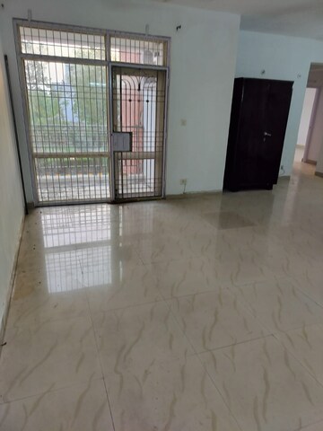 Room in 3 BHK Apartment at ERA Redwood Residency, Sector 78 – for Rent