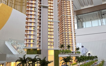 Showroom For Sale in Baani Address One, Sector 56