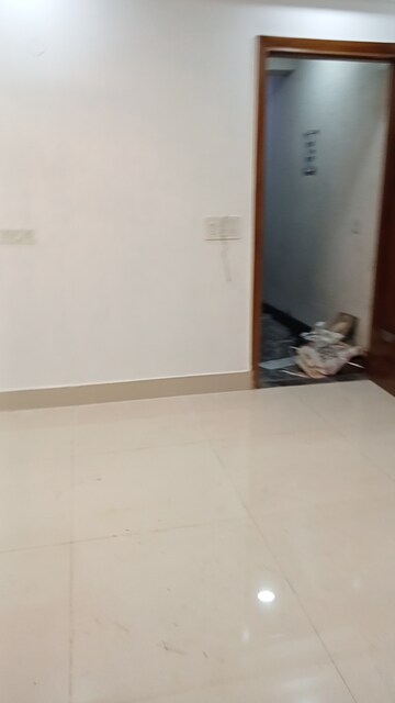 Furnished Amenities in 3 BHK Builder Floor at Mahavir Enclave 1 – for Rent