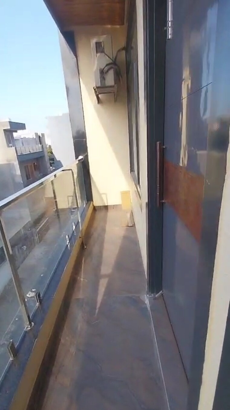 Balcony, bptp-district 2 Bedroom 150 Sq.Yd. Builder Floor In Sector 81 Faridabad 8977225