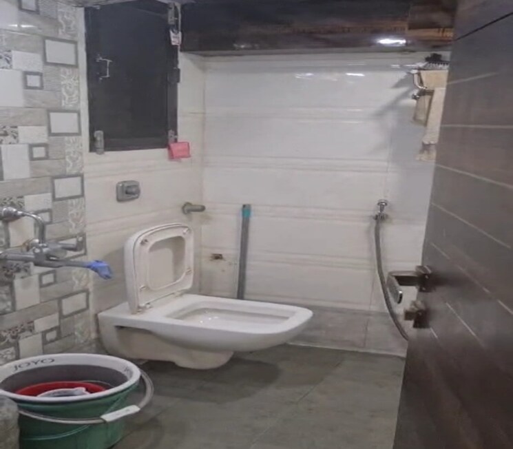 Bathroom, dadar east 1.5 Bedroom 600 Sq.Ft. Apartment In Dadar East Mumbai 8977237