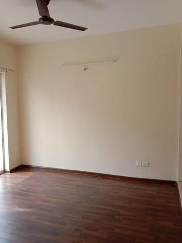 Room in 3 BHK Apartment at Paras Seasons, Sector 168 – for Rent