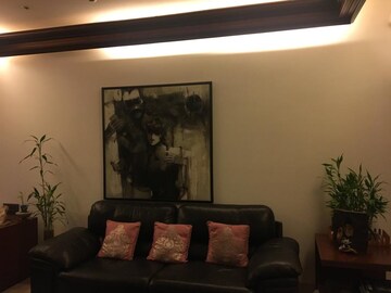 Living Room in 2.5 BHK Apartment at Rna Mirage, Worli – for Sale