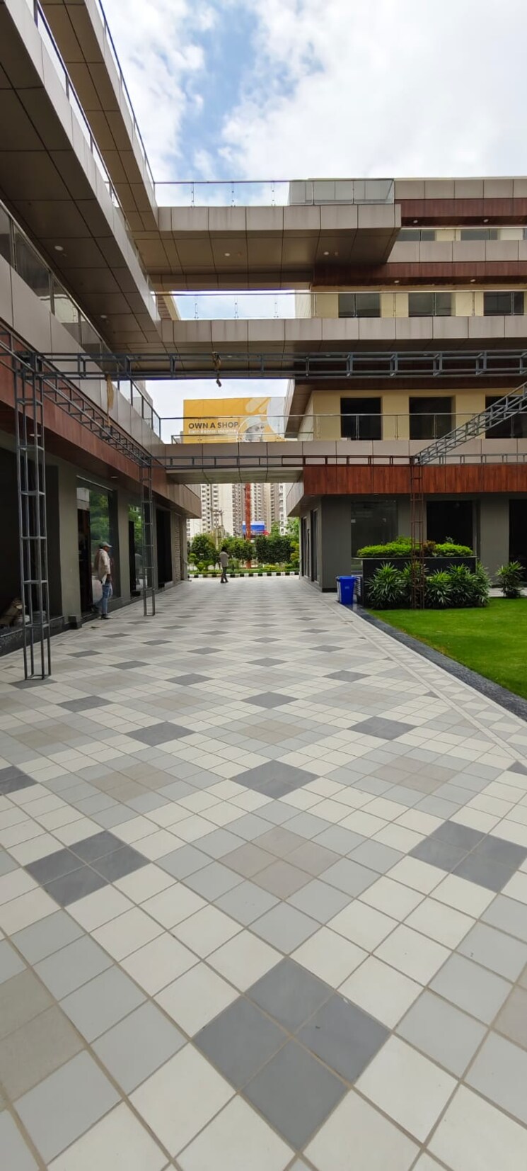  Parking, 83-avenue-oodles-sky-walk Commercial Office Space 600 Sq.Ft. In Sector 83 Gurgaon 8977393