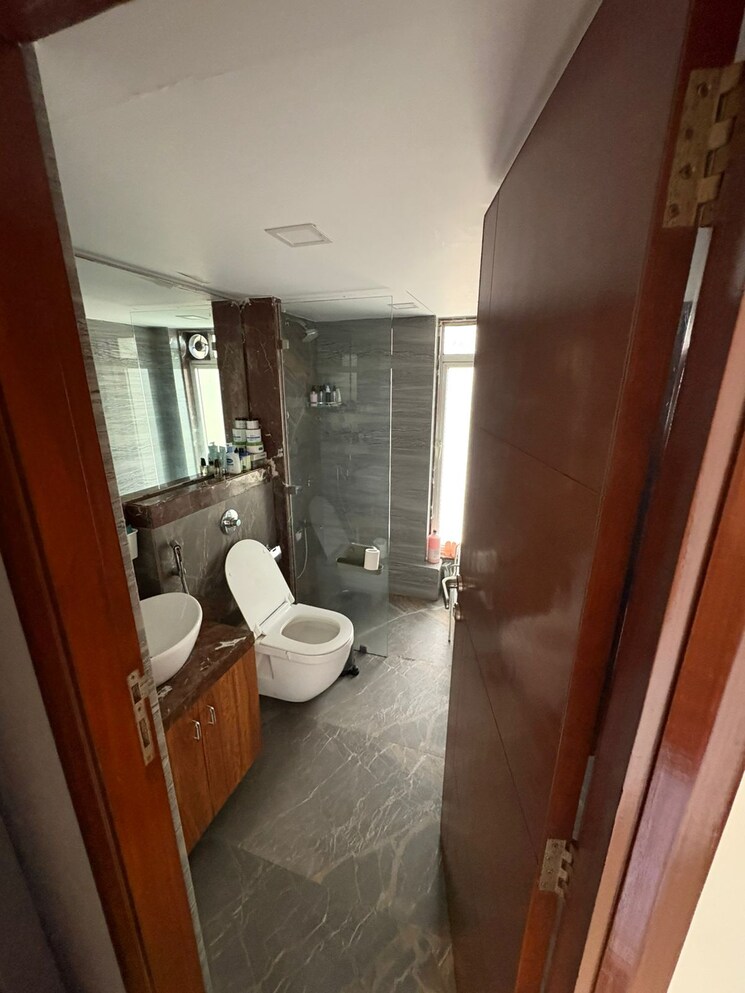 Bathroom, ekta-eros 3 Bedroom 1600 Sq.Ft. Apartment In Khar West Mumbai 8977403