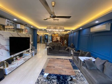 Living Room in 1 BHK Builder Floor at Uppal Southend, Sector 49 – for Rent
