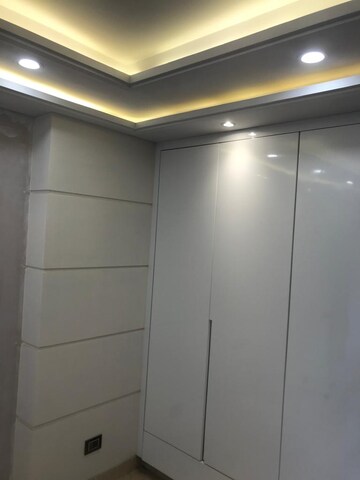 Furnished Amenities in 3 BHK Builder Floor at South City 1 – for Rent