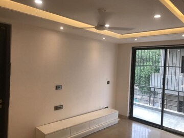 Room in 3 BHK Builder Floor at South City 1 – for Rent