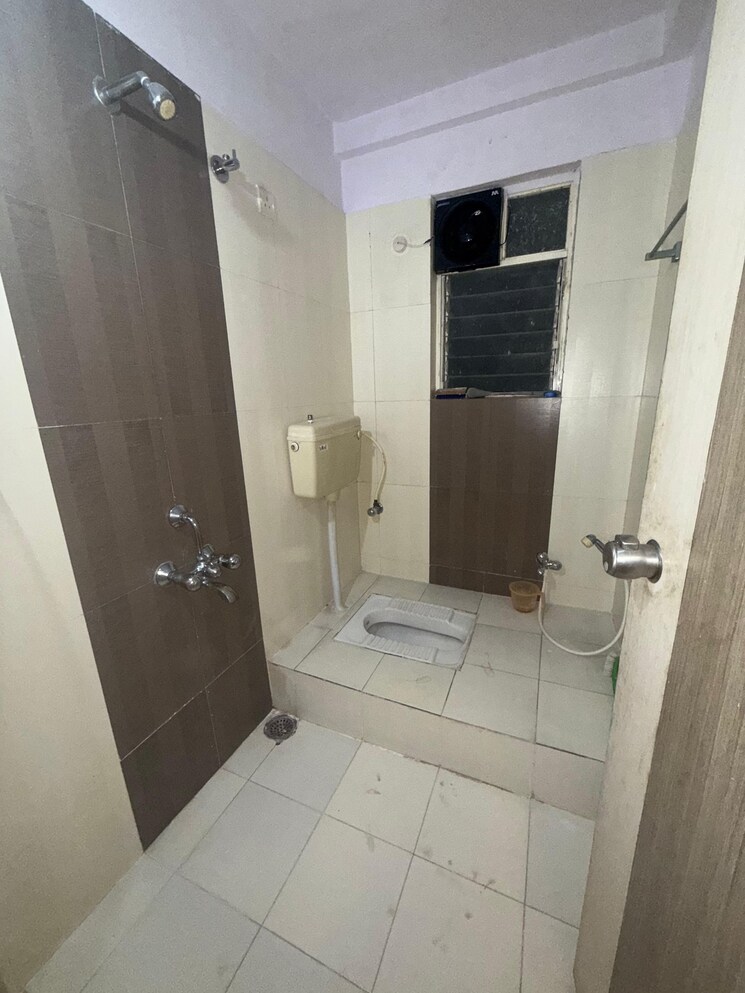 Bathroom, bu-bhandari-kaasp-countyy 3 Bedroom 1200 Sq.Ft. Apartment In Wakad Pune 8977469