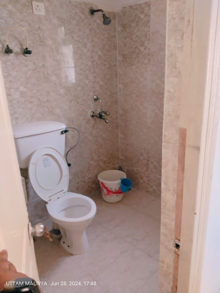 Bathroom, paras-seasons 2 Bedroom 985 Sq.Ft. Apartment In Sector 168 Noida 8977505