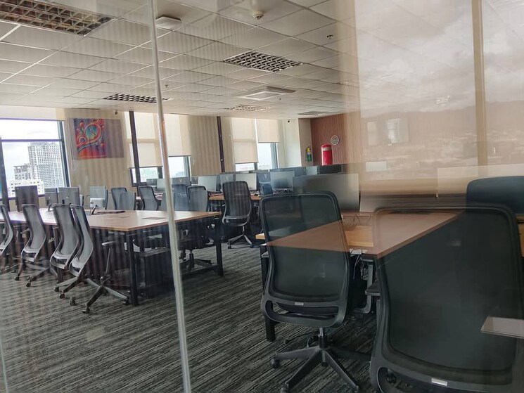 Team Area, vijay nagar Commercial Office Space 1450 Sq.Ft. In Vijay Nagar Indore 8977424