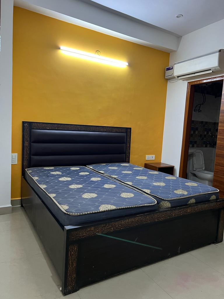 1 Rk  321 Sq.Ft. Builder Floor in SS 100