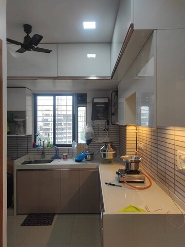 Team Area in 1 BHK Apartment at Andheri West – for Rent