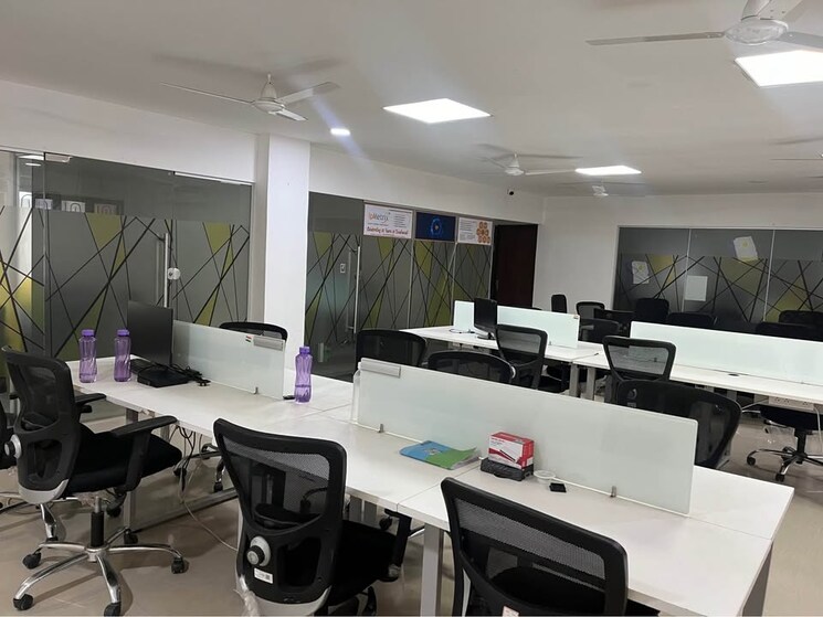 Team Area, tukoganj Commercial Office Space 1400 Sq.Ft. In Tukoganj Indore 8977612