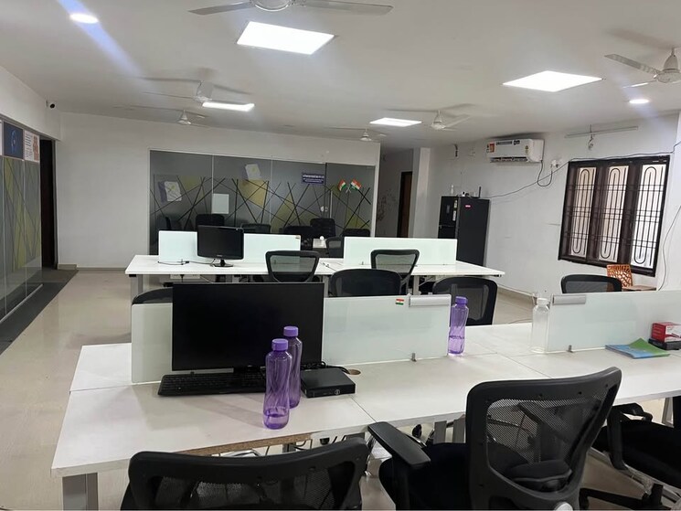 Team Area, tukoganj Commercial Office Space 1400 Sq.Ft. In Tukoganj Indore 8977612