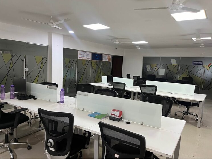 Team Area, tukoganj Commercial Office Space 1400 Sq.Ft. In Tukoganj Indore 8977612