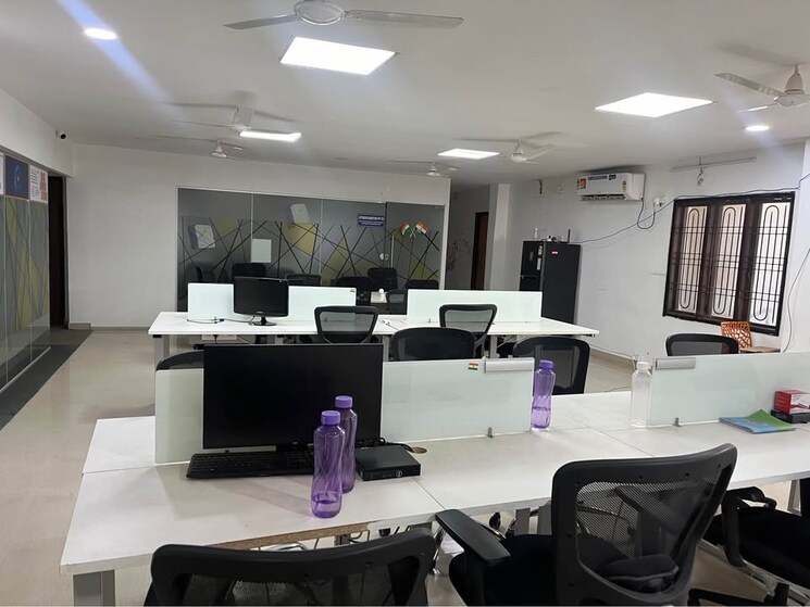 Team Area, tukoganj Commercial Office Space 1400 Sq.Ft. In Tukoganj Indore 8977612