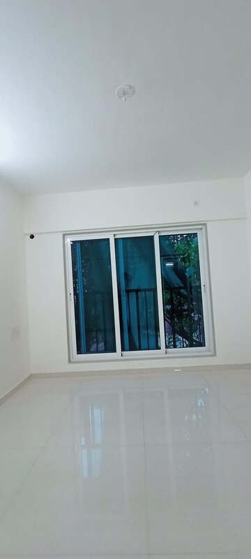 Furnished Amenities in 2 BHK Apartment at Hi Bliss Tower, Dahisar West – for Sale