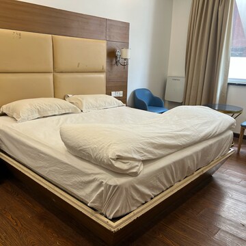  Pg For Rent in Dlf Cyber City