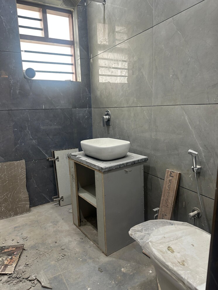 Bathroom, bptp-district-faridabad 3 Bedroom 1400 Sq.Ft. Builder Floor In Sector 81 Faridabad 8977761