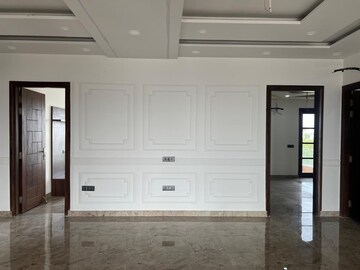 Building Lobby in 4 BHK Builder Floor at Sector 15 – for Sale