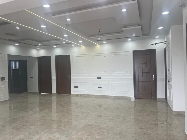undefined, sector 15 4 Bedroom 500 Sq.Yd. Builder Floor In Sector 15 Faridabad 8977771