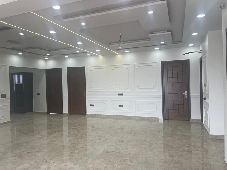 undefined, sector 15 4 Bedroom 500 Sq.Yd. Builder Floor In Sector 15 Faridabad 8977771
