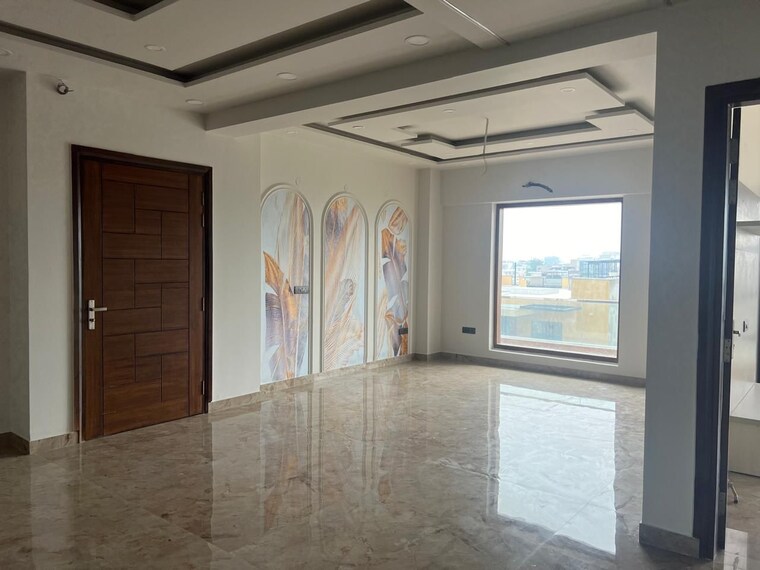 Room, sector 15 4 Bedroom 500 Sq.Yd. Builder Floor In Sector 15 Faridabad 8977771