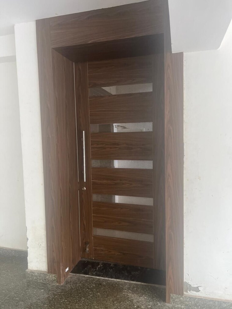 Room, sector 15 4 Bedroom 500 Sq.Yd. Builder Floor In Sector 15 Faridabad 8977771