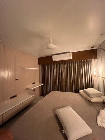 Team Area in 2 BHK Apartment at Clover Acropolis, Viman Nagar – for Rent