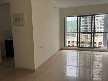 Room in 2 BHK Apartment at Kalpataru Elitus, Mulund West – for Rent