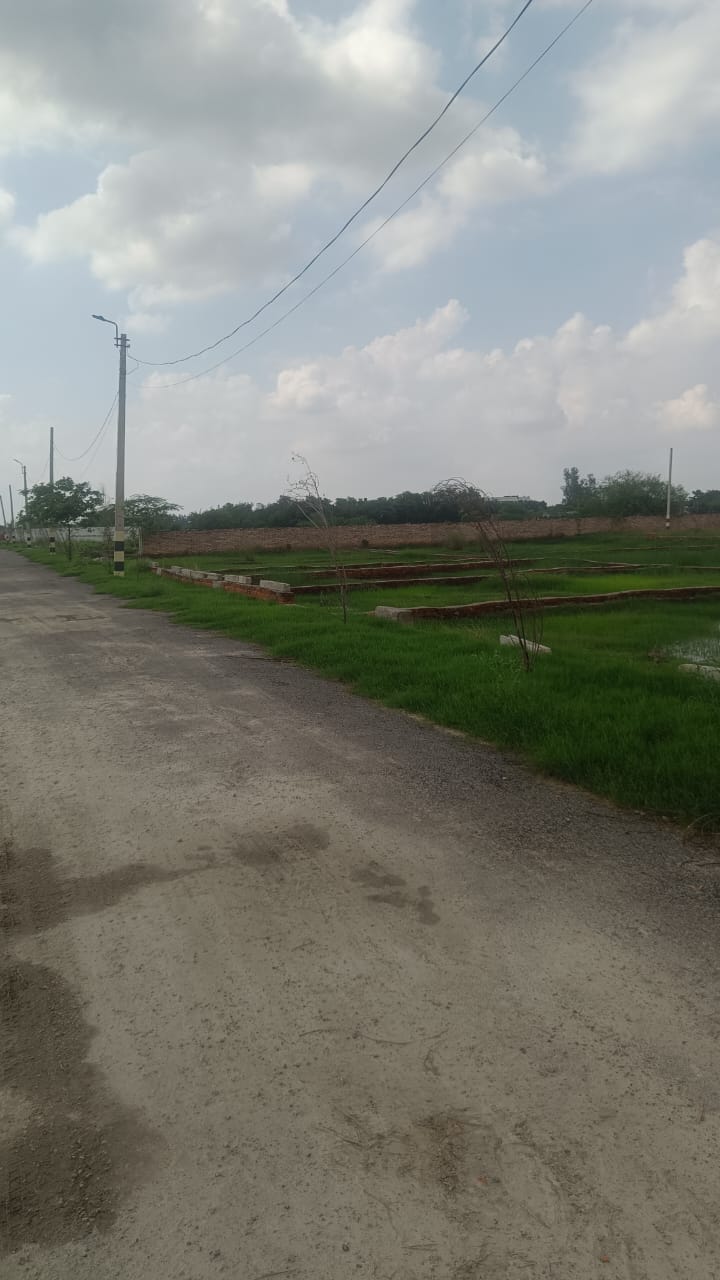 Plot For Sale in Malti Puram Colony On Hig