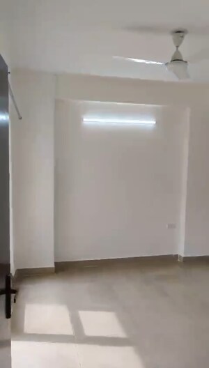 Room in 3 BHK Apartment at Panchsheel Greens II, Sector 16 Greater Noida – for Sale