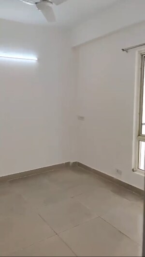 Room in 3 BHK Apartment at Panchsheel Greens II, Sector 16 Greater Noida – for Sale